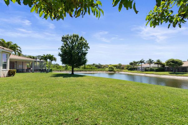 Exterior, Lake
