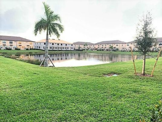 Exterior, Lake