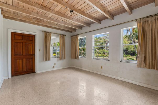 Empty room, Interior, Wooden Beams, Wooden Ceilings