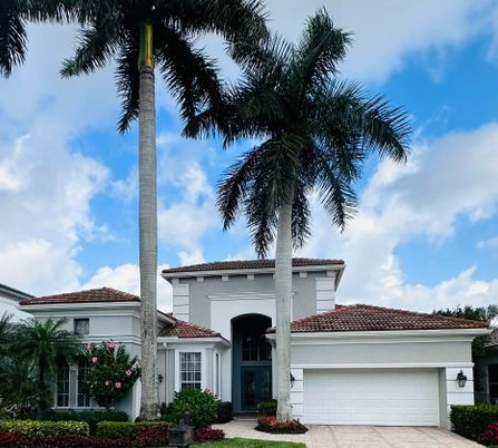 Attached, Exterior, Facade, Mediterranean