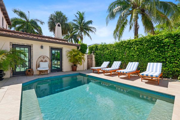 Exterior, Pool
