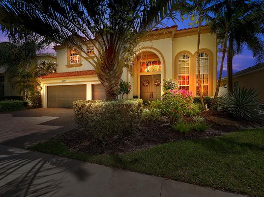 Attached, Exterior, Facade, Mediterranean