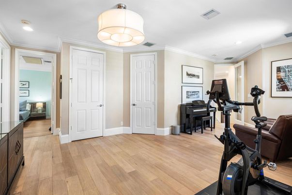 Fitness Equipment, Interior, Pendant Lights, Piano, Recessed Lighting, Wood Texture Flooring