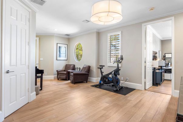 Fitness Equipment, Interior, Recessed Lighting, Wood Texture Flooring