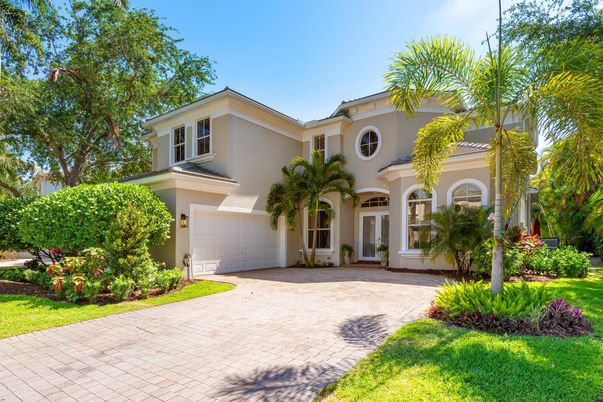 Attached, Exterior, Facade, Mediterranean