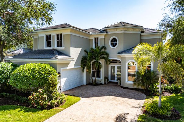 Attached, Exterior, Facade, Mediterranean