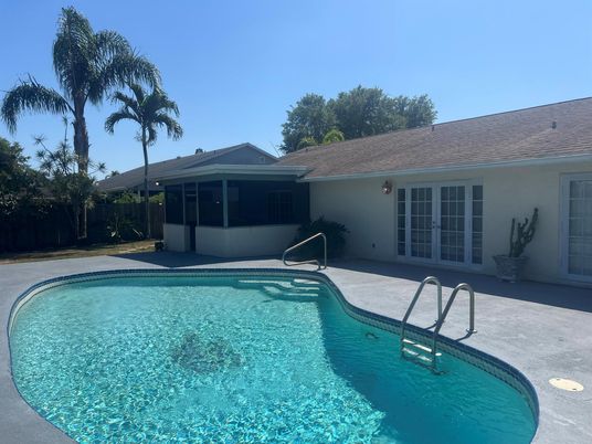 Exterior, Pool