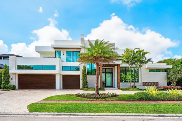Attached, Exterior, Facade, Modern