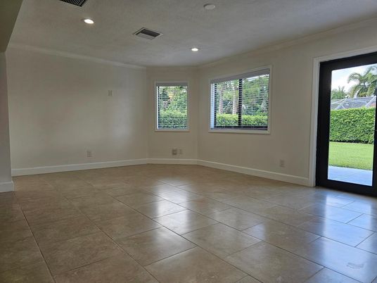 Empty room, Interior, Recessed Lighting