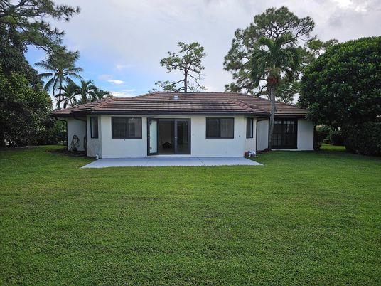 Backyard, Exterior, Facade, Ranch