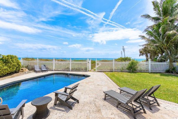 Exterior, Pool, Water