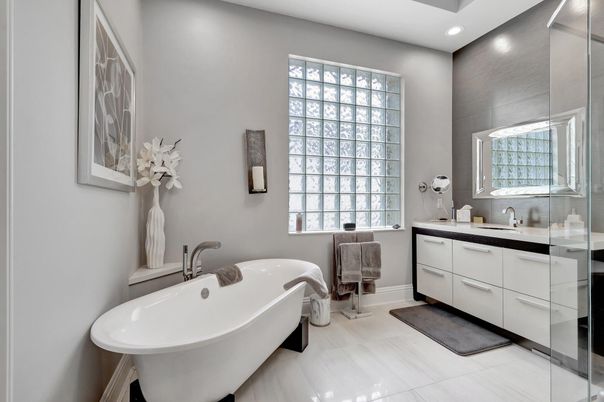 Bathroom, Dual Sink Vanities, Free Standing Baths, Interior, Recessed Lighting