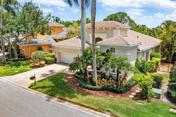 Attached, Exterior, Facade, Mediterranean