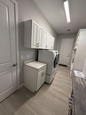 Interior, Washer, Wood Texture Flooring