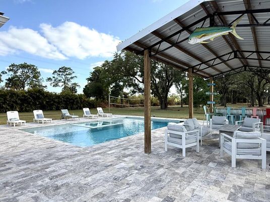Exterior, Pool