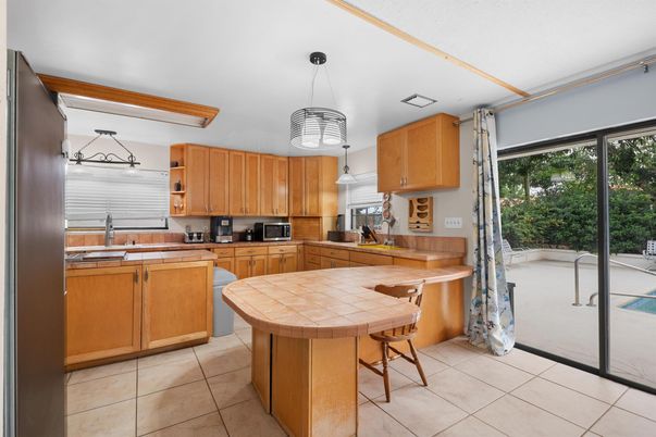 Interior, Kitchen, Pendant Lights, Tile Countertops