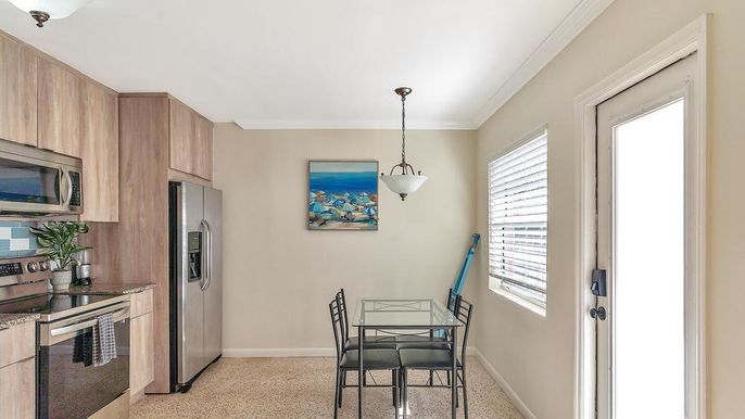 Dining room, Interior, Kitchen, Pendant Lights, Stainless Steel Appliances