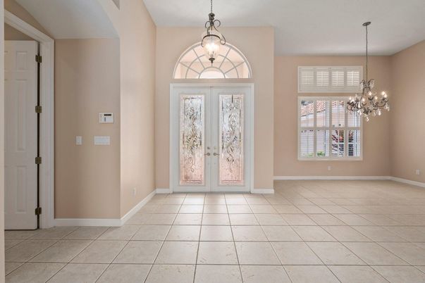Chandelier, Empty room, Interior, Pendant Lights