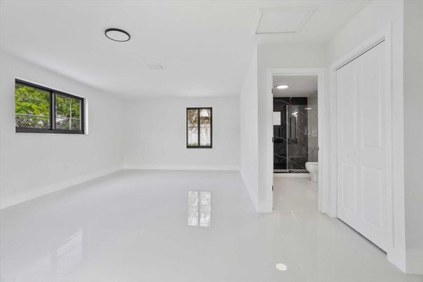 Bathroom, Empty room, Interior, Recessed Lighting
