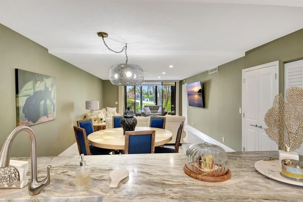 Dining room, Interior, Pendant Lights, Recessed Lighting