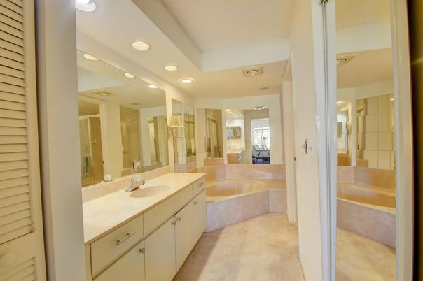 Bathroom, Interior, Recessed Lighting