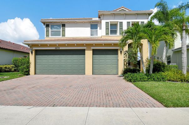 Attached, Exterior, Facade, Mediterranean