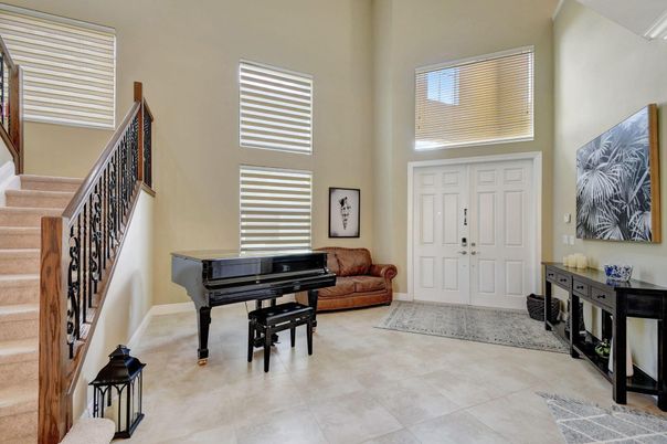Interior, Piano
