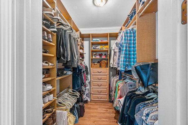 Interior, Walk-in Closets, Wood Texture Flooring