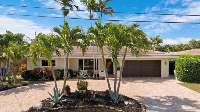 Attached, Exterior, Facade, Ranch