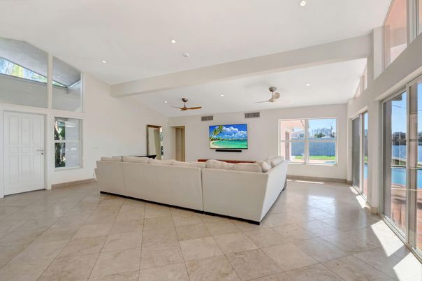 Interior, Living room, Recessed Lighting, Water