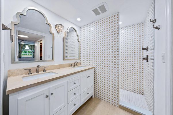 Bathroom, Dual Sink Vanities, Interior, Recessed Lighting