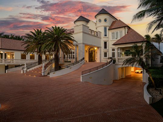 Exterior, Facade, Mediterranean