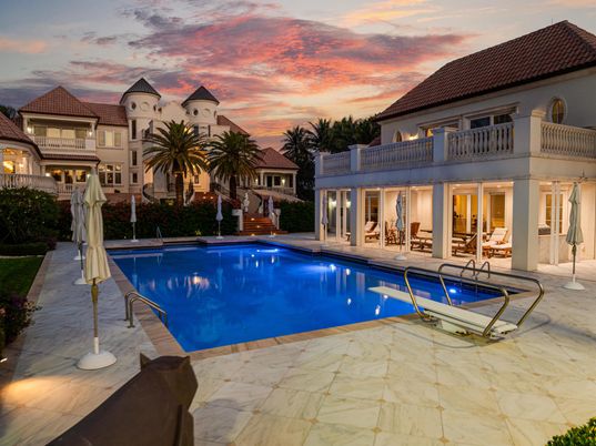 Exterior, Pool