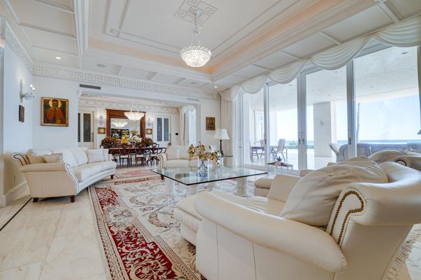 Chandelier, Dining room, Interior, Living room, Marble, Recessed Lighting