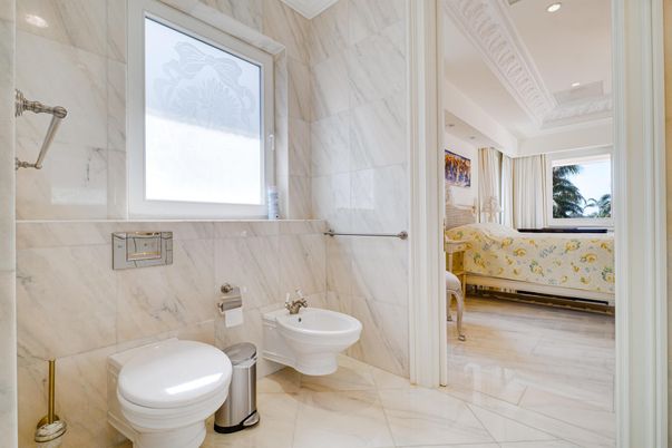 Bathroom, Interior, Marble, Marble Walls, Recessed Lighting