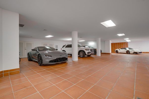 Garage, Interior, Recessed Lighting