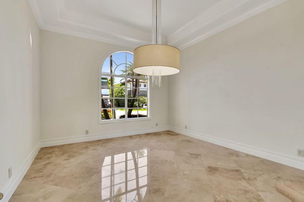 Empty room, Interior, Pendant Lights