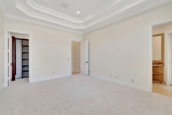 Empty room, Interior, Recessed Lighting