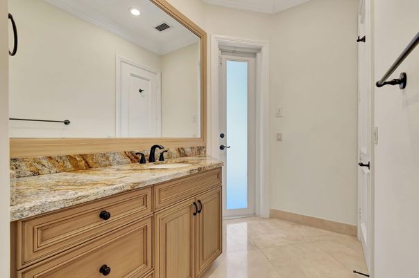 Bathroom, Interior, Recessed Lighting