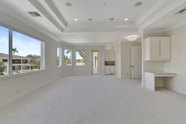 Empty room, Interior, Recessed Lighting