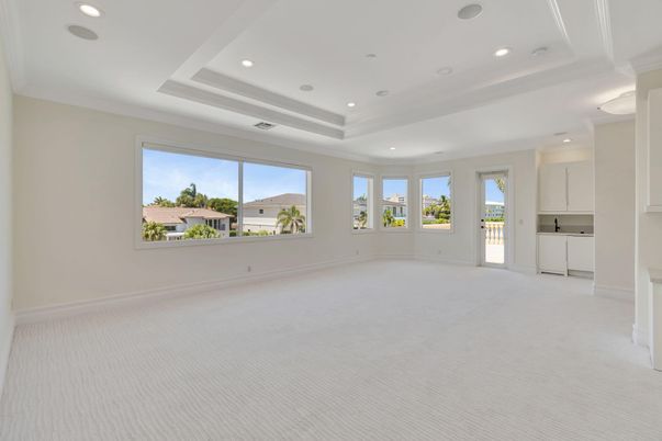 Empty room, Interior, Recessed Lighting