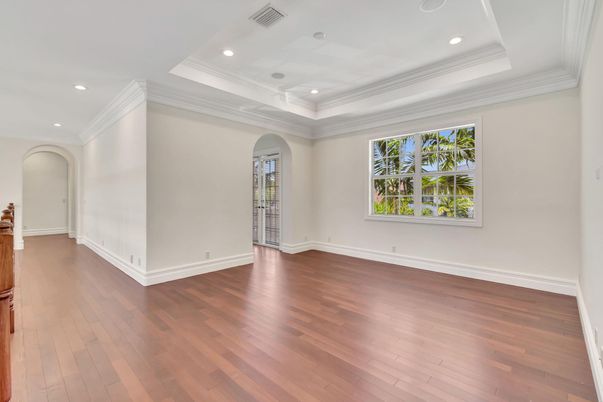 Empty room, Interior, Recessed Lighting, Wood Texture Flooring