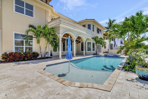 Exterior, Pool