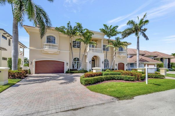 Attached, Exterior, Facade, Mediterranean