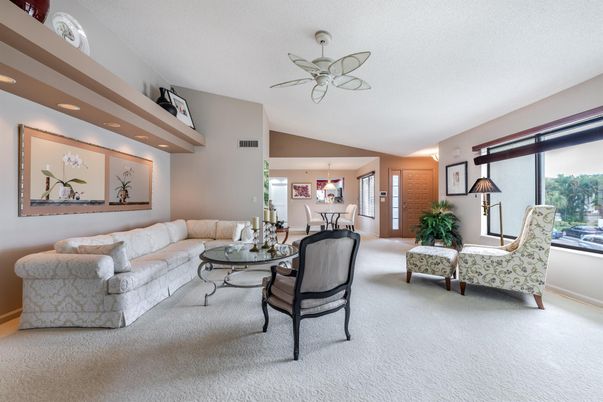 Dining room, Interior, Living room, Pendant Lights, Recessed Lighting