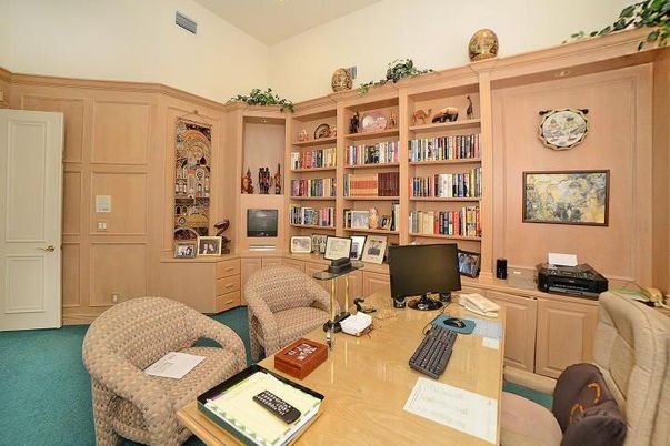 Home Office, Interior