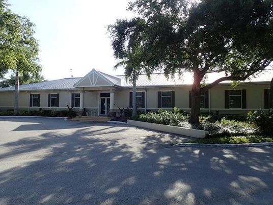 Exterior, Facade, Ranch