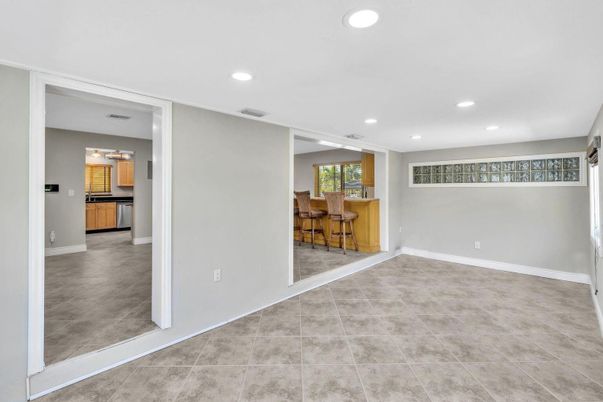 Empty room, Interior, Recessed Lighting