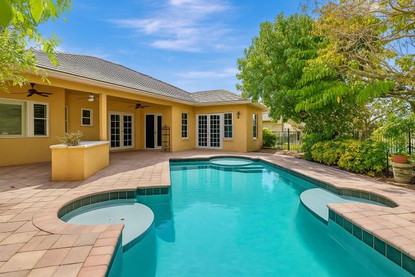 Exterior, Pool