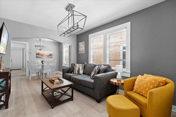Chandelier, Dining room, Interior, Living room, Pendant Lights, Wood Texture Flooring